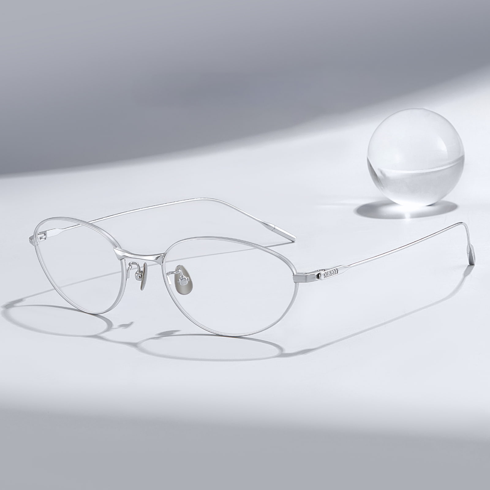 Ochelari de titan pur bogat de culoare ovale de pisică Fade
